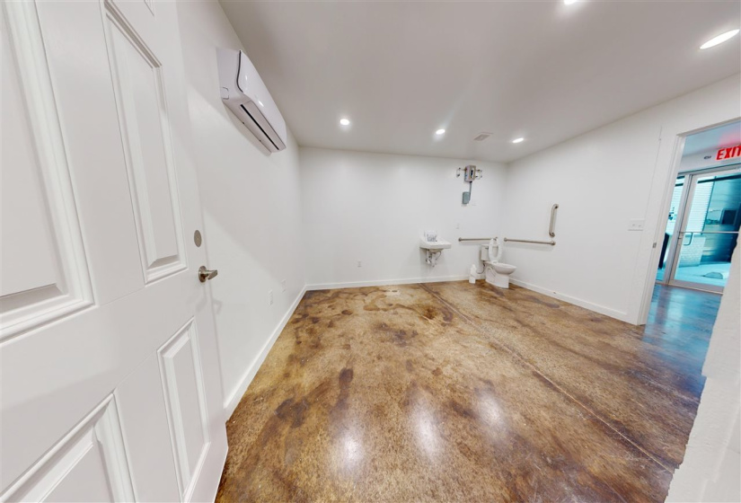 0 , 0 ,11 BathroomsBathrooms,Commercial/industrial,Industrial,Park,1,130717