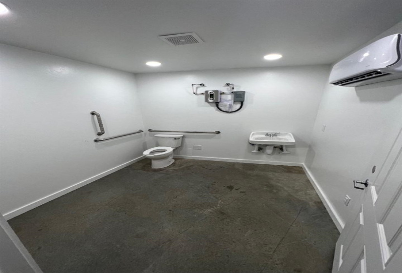 0 , 0 ,1 BathroomBathrooms,Commercial/industrial,Commercial,Park,1,132735