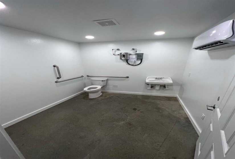 0 , 0 ,1 BathroomBathrooms,Commercial/industrial,Commercial,Park,1,132735
