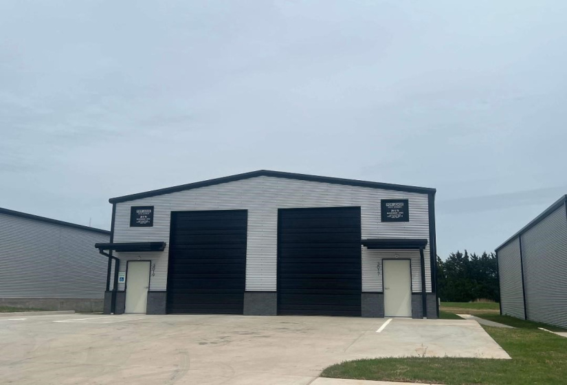 0 , 0 ,1 BathroomBathrooms,Commercial/industrial,Commercial,Park,1,132735