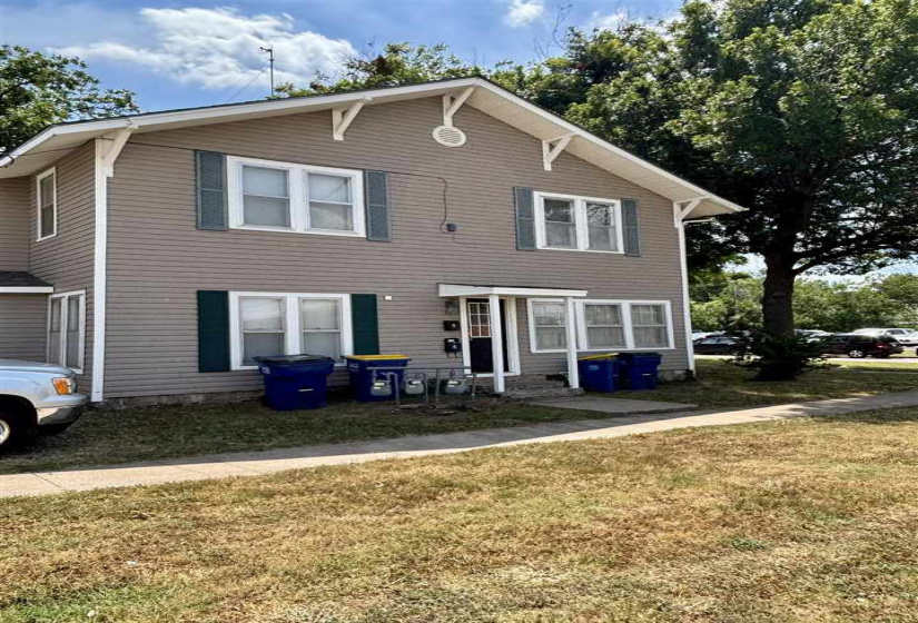 0 , 0 ,6 BathroomsBathrooms,Multi-family,Apartments,West,2,132738