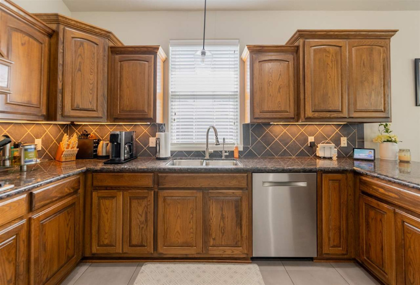 3 Bedrooms Bedrooms, 0 ,2 BathroomsBathrooms,Residential,Single Family,Amethyst,1,132728