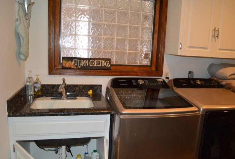 4 Bedrooms Bedrooms, 0 ,5 BathroomsBathrooms,Residential,Single Family,Country Club,1.5,132729
