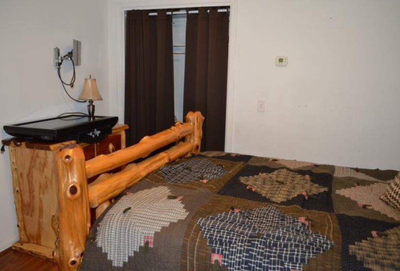 4 Bedrooms Bedrooms, 0 ,5 BathroomsBathrooms,Residential,Single Family,Country Club,1.5,132729