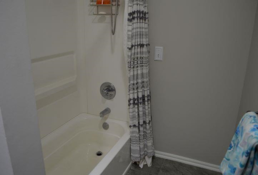 4 Bedrooms Bedrooms, 0 ,5 BathroomsBathrooms,Residential,Single Family,Country Club,1.5,132729