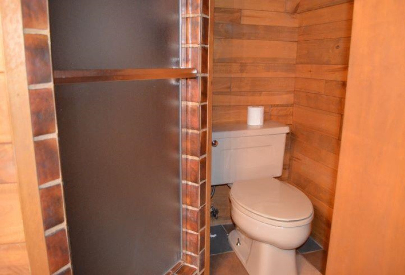 4 Bedrooms Bedrooms, 0 ,5 BathroomsBathrooms,Residential,Single Family,Country Club,1.5,132729