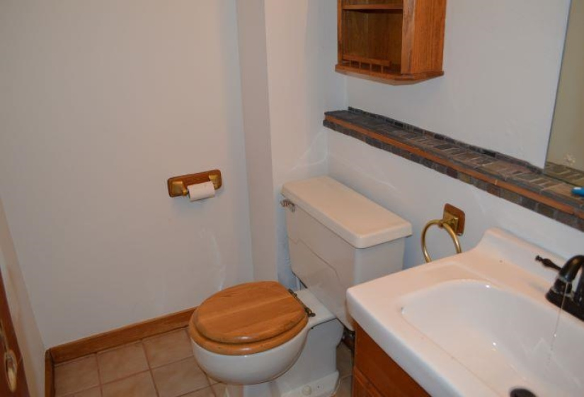 4 Bedrooms Bedrooms, 0 ,5 BathroomsBathrooms,Residential,Single Family,Country Club,1.5,132729