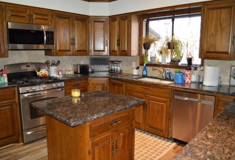 4 Bedrooms Bedrooms, 0 ,5 BathroomsBathrooms,Residential,Single Family,Country Club,1.5,132729