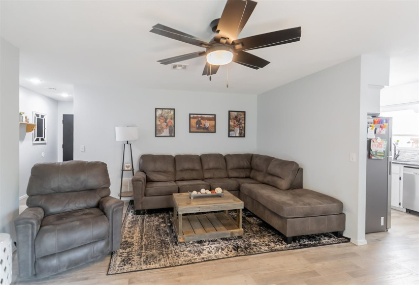 3 Bedrooms Bedrooms, 0 ,1 BathroomBathrooms,Residential,Single Family,Ridgecrest,1,132732