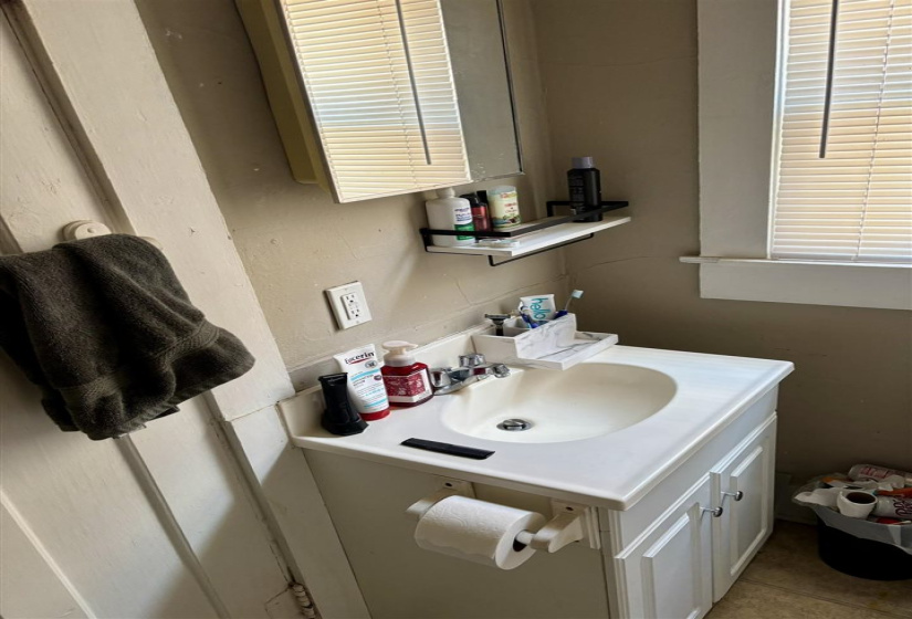 2 Bedrooms Bedrooms, 0 ,1 BathroomBathrooms,Residential,Single Family,Maple,1,132737