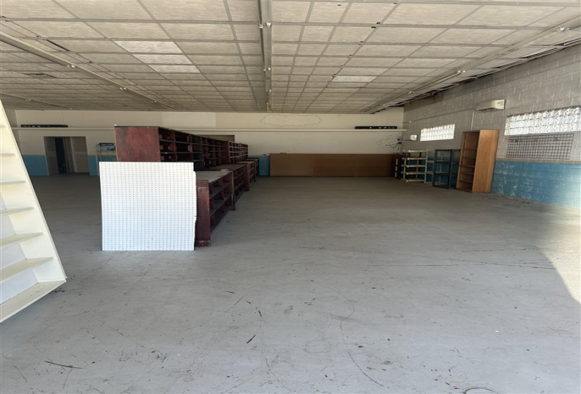 0 , 0 ,3 BathroomsBathrooms,Commercial/industrial,Commercial,Broadway,1,132749