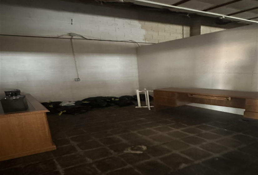 0 , 0 ,3 BathroomsBathrooms,Commercial/industrial,Commercial,Broadway,1,132749