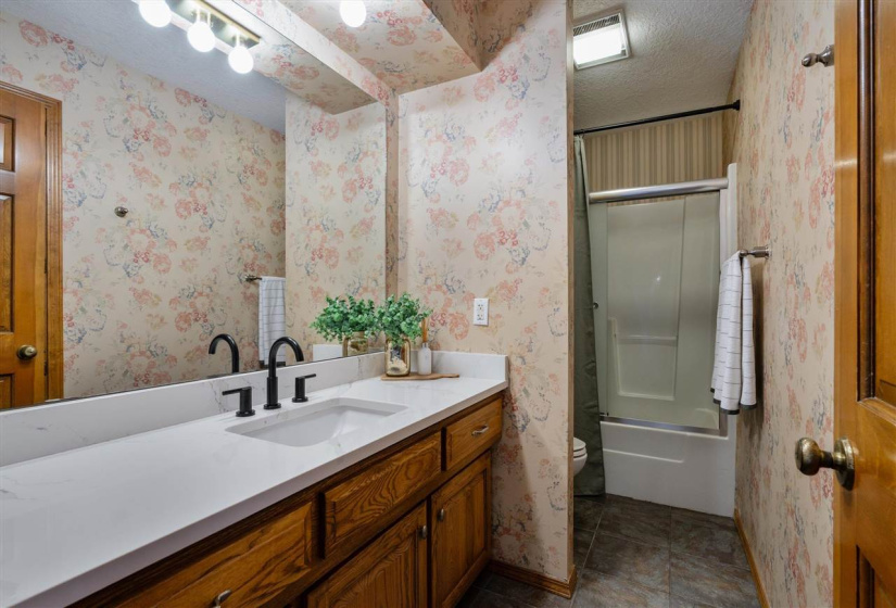 4 Bedrooms Bedrooms, 0 ,3 BathroomsBathrooms,Residential,Single Family,Iba,1.5,132750