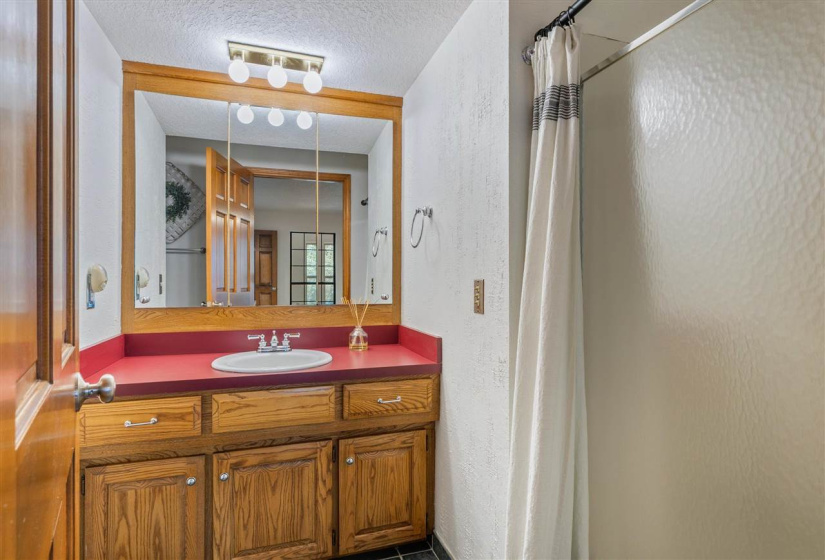 4 Bedrooms Bedrooms, 0 ,3 BathroomsBathrooms,Residential,Single Family,Iba,1.5,132750