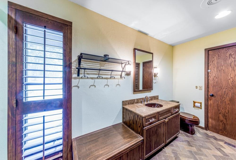 3 Bedrooms Bedrooms, 0 ,3 BathroomsBathrooms,Residential,Single Family,2nd,1,132759