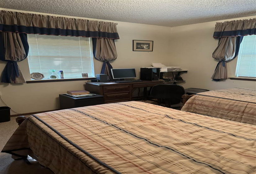 3 Bedrooms Bedrooms, 0 ,2 BathroomsBathrooms,Residential,Single Family,56th,1,132769