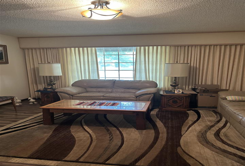 3 Bedrooms Bedrooms, 0 ,2 BathroomsBathrooms,Residential,Single Family,56th,1,132769