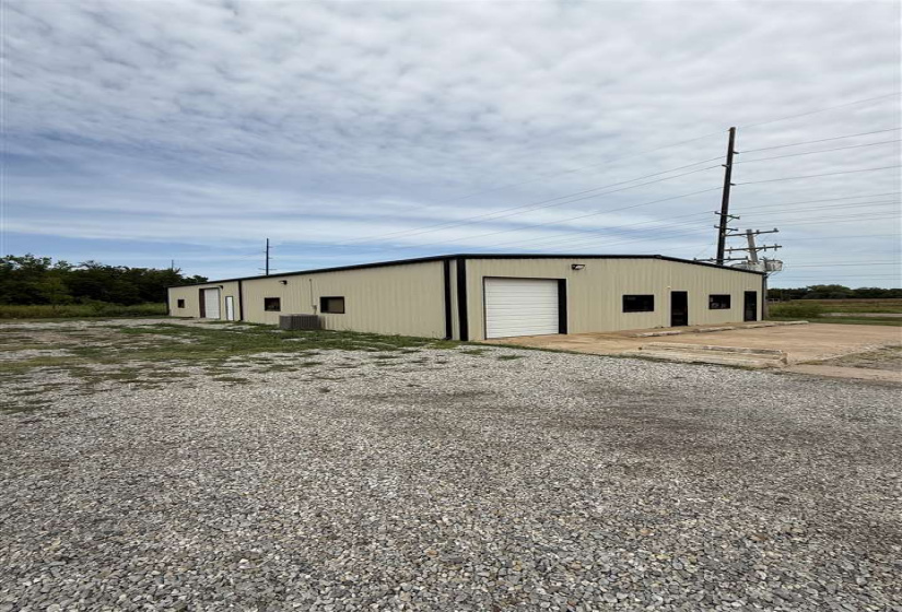 0 , 0 ,11 BathroomsBathrooms,Commercial/industrial,Industrial,Jardot,1,132783