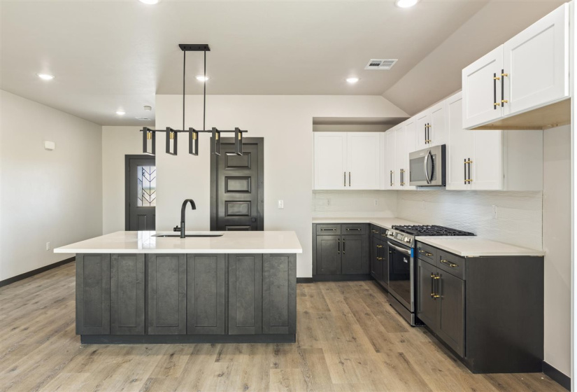 4 Bedrooms Bedrooms, 0 ,3 BathroomsBathrooms,Residential,Single Family,Bison,1,132777