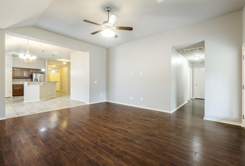 4 Bedrooms Bedrooms, 0 ,2 BathroomsBathrooms,Residential,Single Family,Linford,1,132795