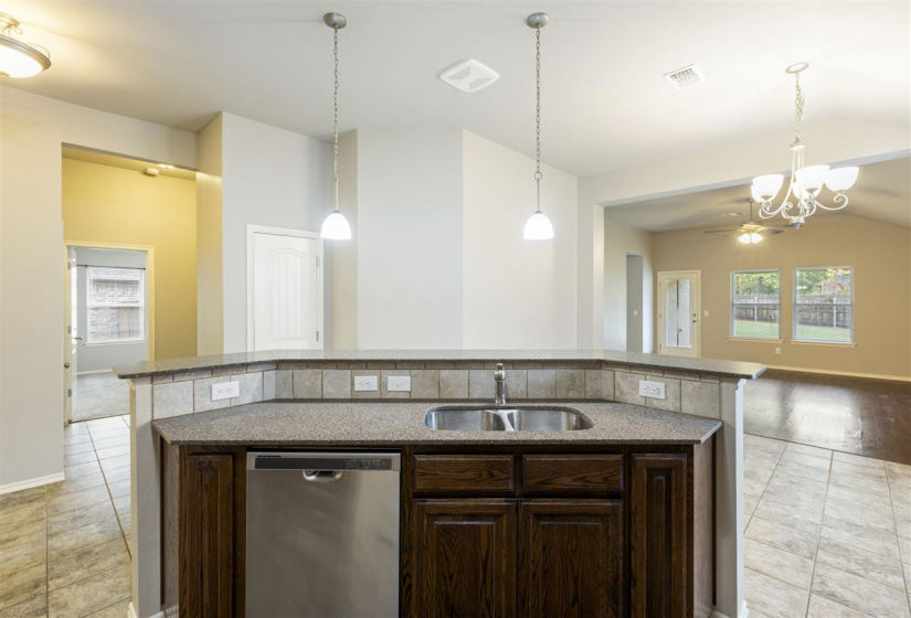 4 Bedrooms Bedrooms, 0 ,2 BathroomsBathrooms,Residential,Single Family,Linford,1,132795