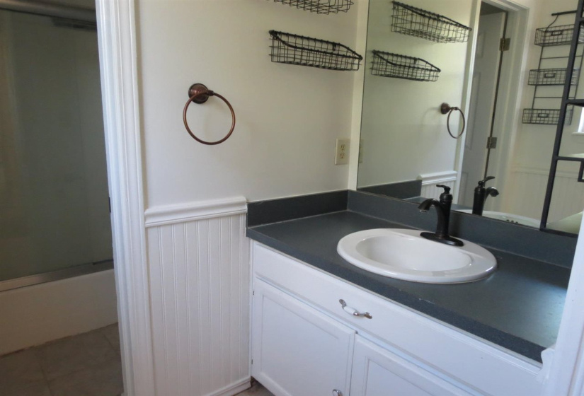 3 Bedrooms Bedrooms, 0 ,2 BathroomsBathrooms,Residential,Single Family,Royal Oak,2,132800