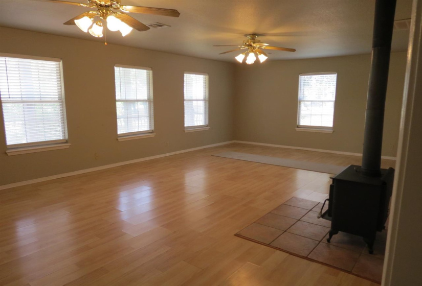 3 Bedrooms Bedrooms, 0 ,2 BathroomsBathrooms,Residential,Single Family,Royal Oak,2,132800