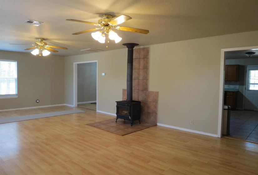 3 Bedrooms Bedrooms, 0 ,2 BathroomsBathrooms,Residential,Single Family,Royal Oak,2,132800