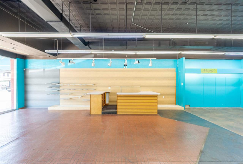 0 , 0 ,3 BathroomsBathrooms,Commercial/industrial,Commercial,Main,2,132805