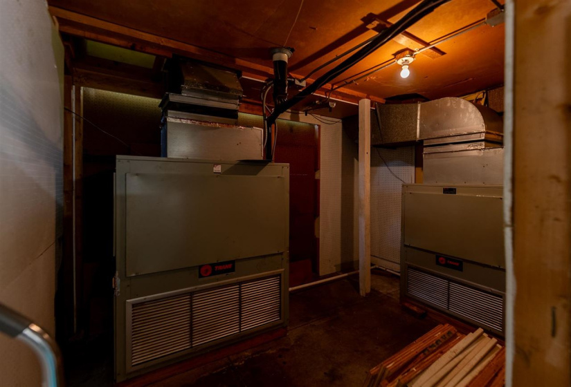 0 , 0 ,3 BathroomsBathrooms,Commercial/industrial,Commercial,Main,2,132805