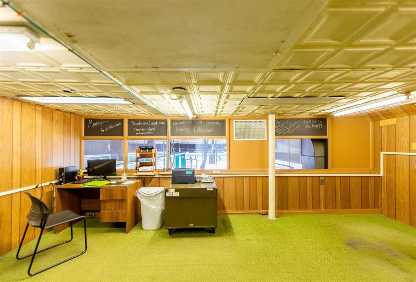0 , 0 ,3 BathroomsBathrooms,Commercial/industrial,Commercial,Main,2,132805