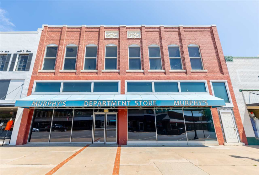 0 , 0 ,3 BathroomsBathrooms,Commercial/industrial,Commercial,Main,2,132805