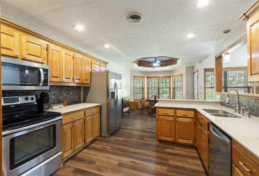 4 Bedrooms Bedrooms, 0 ,4 BathroomsBathrooms,Residential,Single Family,Tee,1.5,132821