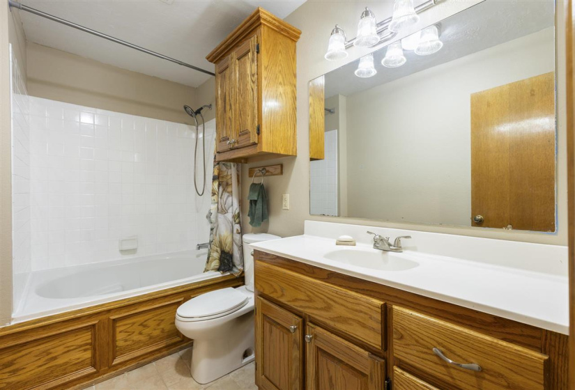 4 Bedrooms Bedrooms, 0 ,4 BathroomsBathrooms,Residential,Single Family,Tee,1.5,132821