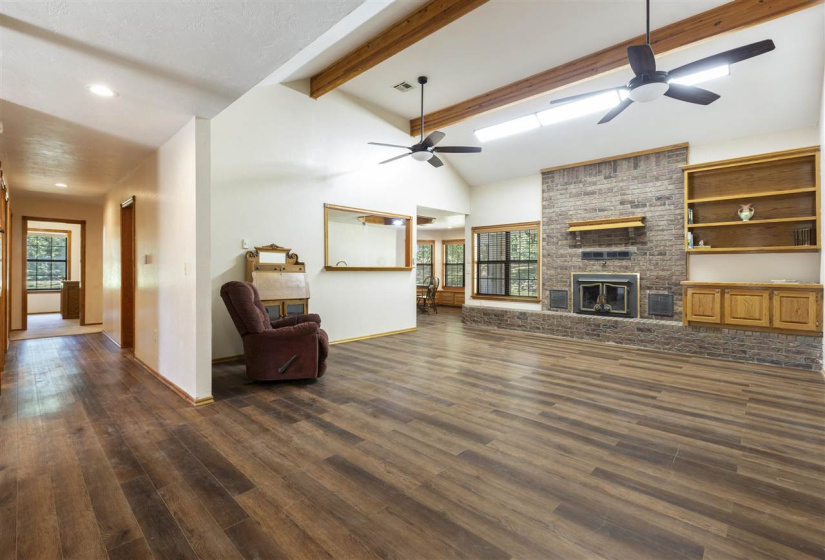 4 Bedrooms Bedrooms, 0 ,4 BathroomsBathrooms,Residential,Single Family,Tee,1.5,132821