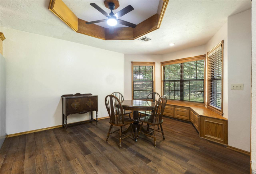 4 Bedrooms Bedrooms, 0 ,4 BathroomsBathrooms,Residential,Single Family,Tee,1.5,132821