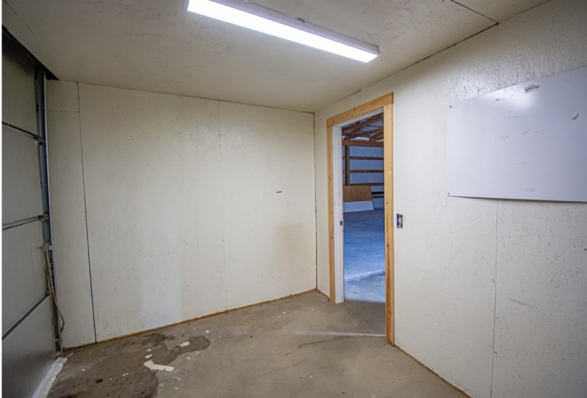 0 , 0 ,1 BathroomBathrooms,Residential,Single Family,Amanda,1,132827