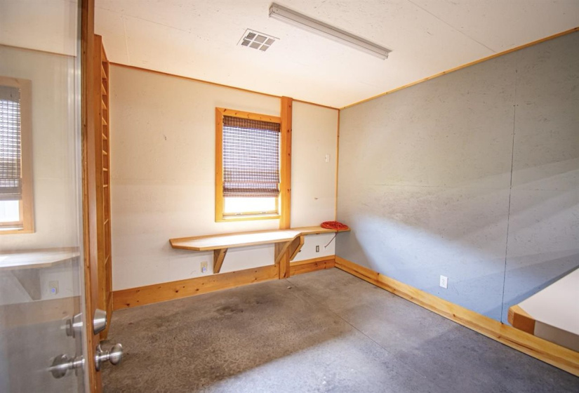 0 , 0 ,1 BathroomBathrooms,Residential,Single Family,Amanda,1,132827