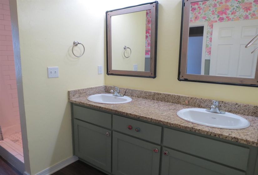 3 Bedrooms Bedrooms, 0 ,2 BathroomsBathrooms,Residential,Single Family,13th,1,132844
