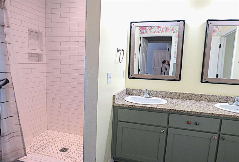 3 Bedrooms Bedrooms, 0 ,2 BathroomsBathrooms,Residential,Single Family,13th,1,132844
