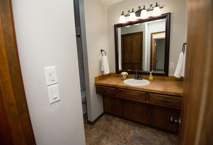 2 Bedrooms Bedrooms, 0 ,1 BathroomBathrooms,Residential,Single Family,Park,1,132663