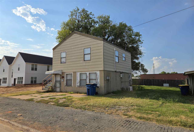 0 , 0 ,3 BathroomsBathrooms,Multi-family,Duplex,Matthews,2,132855