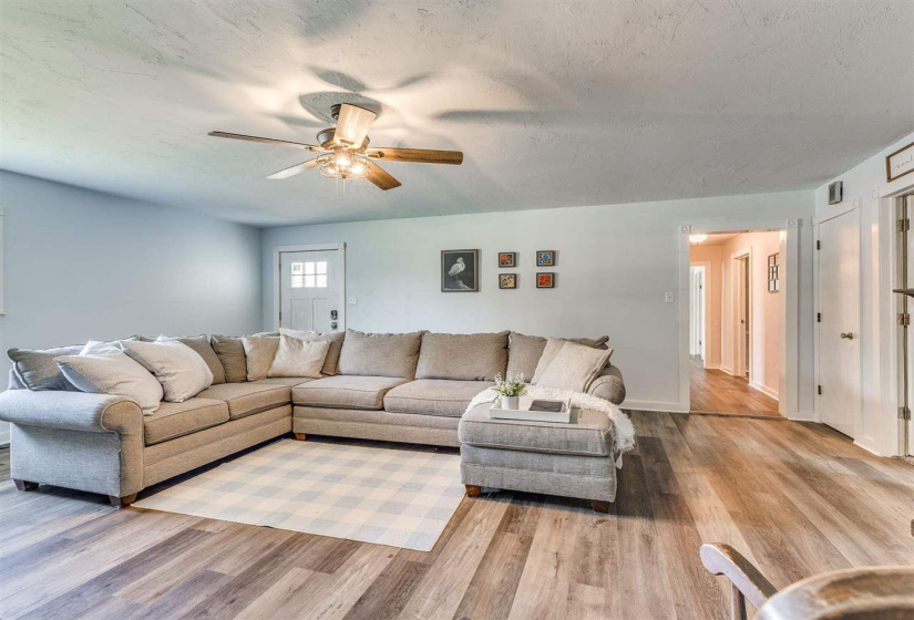 4 Bedrooms Bedrooms, 0 ,2 BathroomsBathrooms,Residential,Single Family,Eseco,1,132856