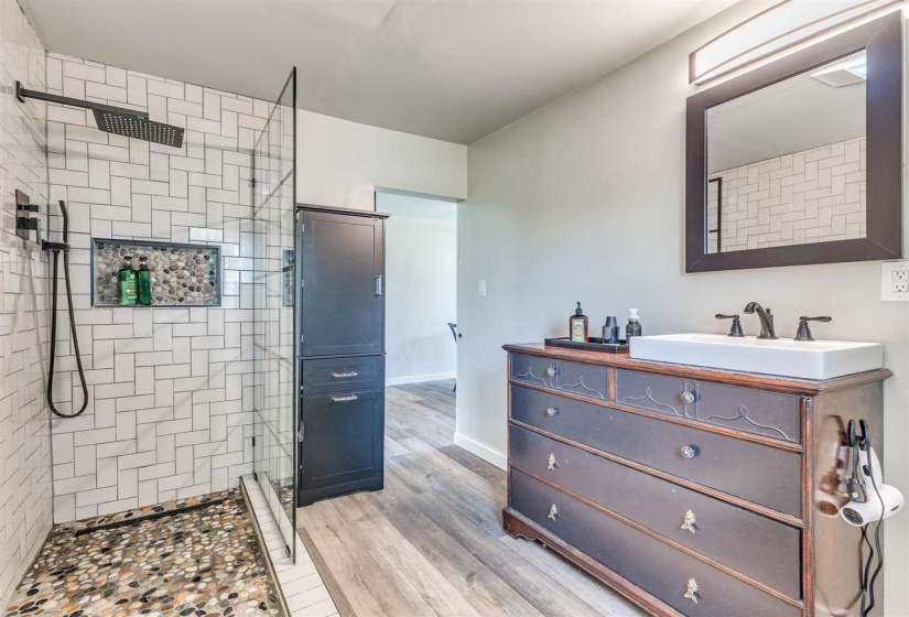 4 Bedrooms Bedrooms, 0 ,2 BathroomsBathrooms,Residential,Single Family,Eseco,1,132856