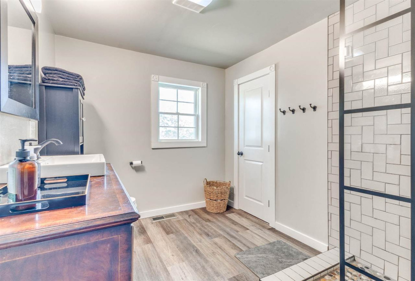 4 Bedrooms Bedrooms, 0 ,2 BathroomsBathrooms,Residential,Single Family,Eseco,1,132856