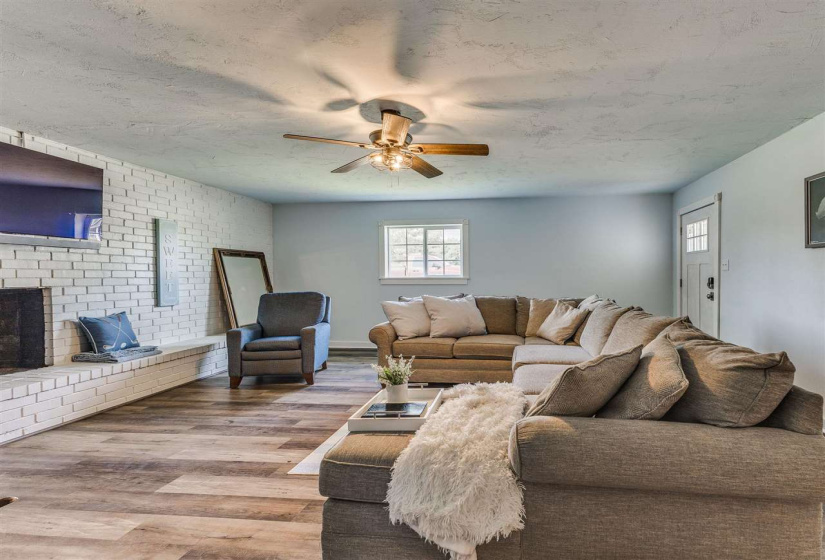 4 Bedrooms Bedrooms, 0 ,2 BathroomsBathrooms,Residential,Single Family,Eseco,1,132856