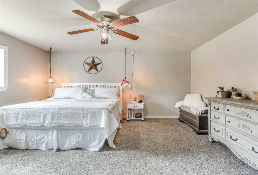 4 Bedrooms Bedrooms, 0 ,2 BathroomsBathrooms,Residential,Single Family,Eseco,1,132856