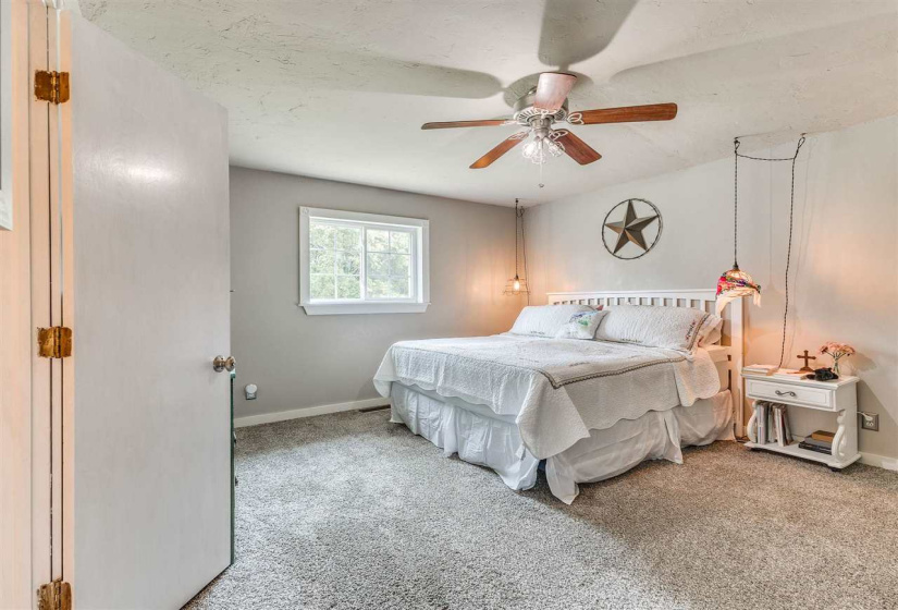 4 Bedrooms Bedrooms, 0 ,2 BathroomsBathrooms,Residential,Single Family,Eseco,1,132856