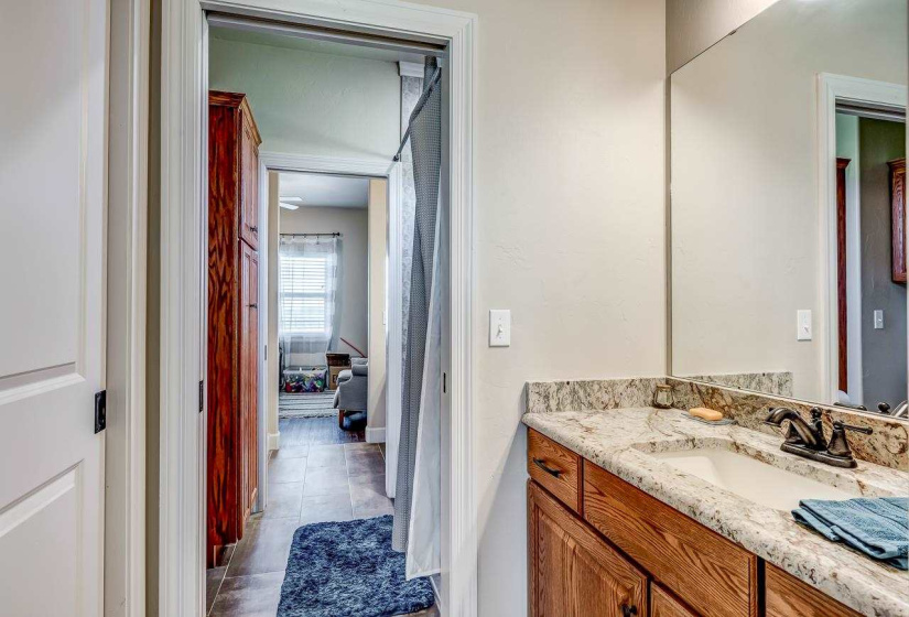 3 Bedrooms Bedrooms, 0 ,2 BathroomsBathrooms,Residential,Single Family,Westpoint,1.5,132857