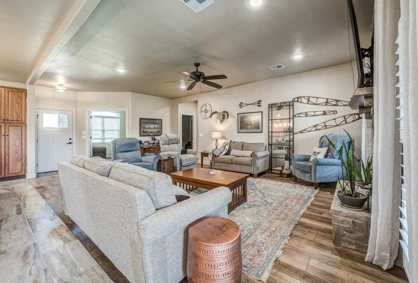 3 Bedrooms Bedrooms, 0 ,2 BathroomsBathrooms,Residential,Single Family,Westpoint,1.5,132857
